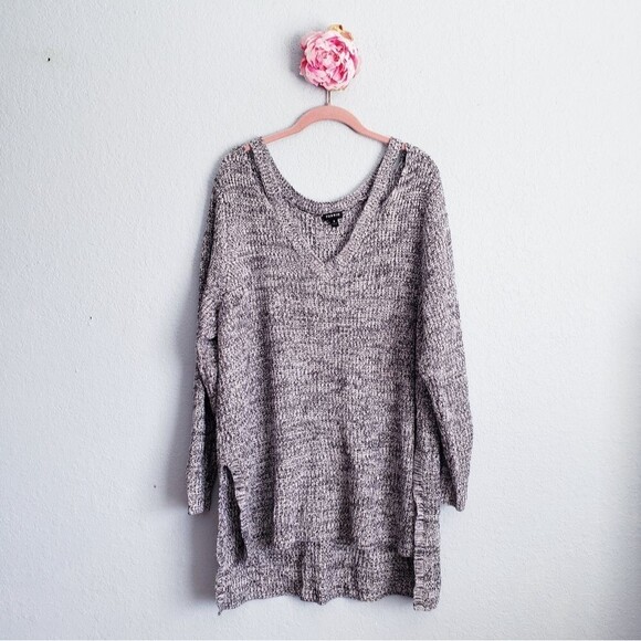 Torrid‎ - Picture 1 of 8